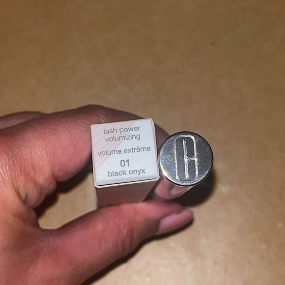 NEW Clinique Eyelash Power Volumizing Mascara Black Onyx 01 0.21 oz/ 6 ml - Picture 3 of 4